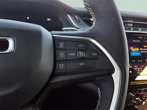 Used 2025 Jeep Grand Cherokee Altitude image 28