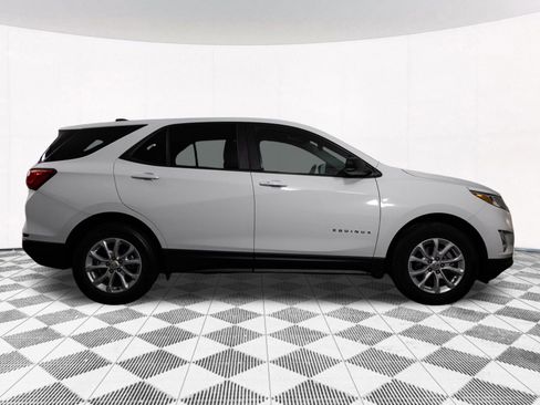 Used 2021 Chevrolet Equinox LS w/ LS Convenience Package image 17