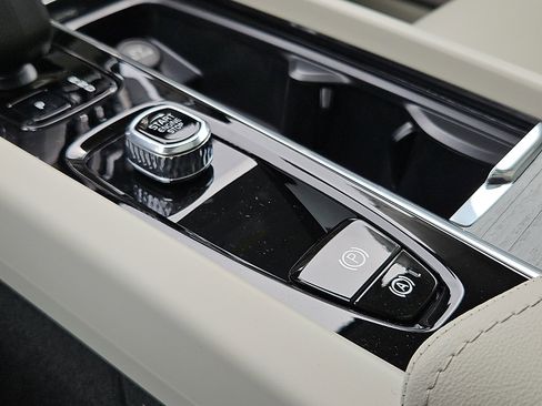 New 2026 Volvo V60 B5 Cross Country Plus w/ Protection Package Premier image 19