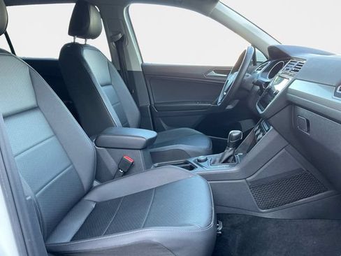 Used 2020 Volkswagen Tiguan SE w/ Panoramic Sunroof Package AWD/4WD image 17
