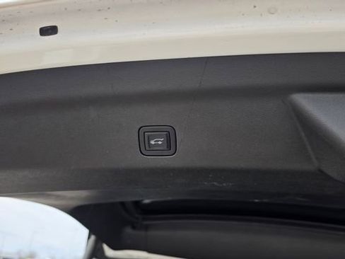 Used 2022 Chevrolet Tahoe Z71 w/ Off-Road Capability Package image 8