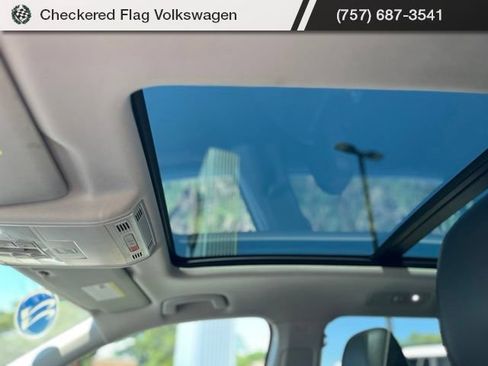Used 2022 Volkswagen Tiguan SE FWD image 18