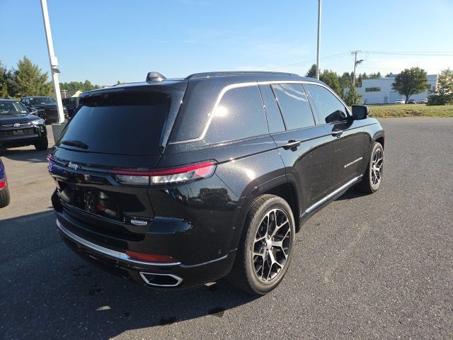 Used 2025 Jeep Grand Cherokee Summit AWD/4WD image 17