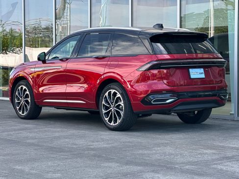 Used 2024 Lincoln Nautilus Reserve AWD/4WD image 5