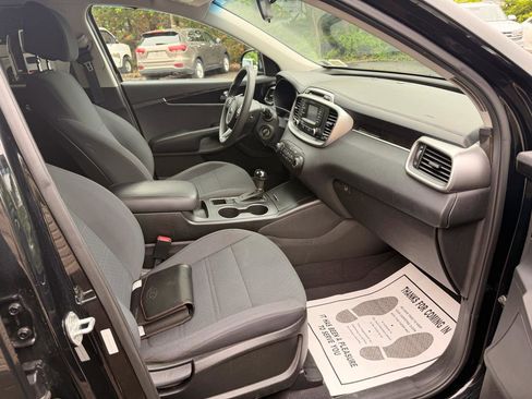 Used 2017 Kia Sorento FWD image 25