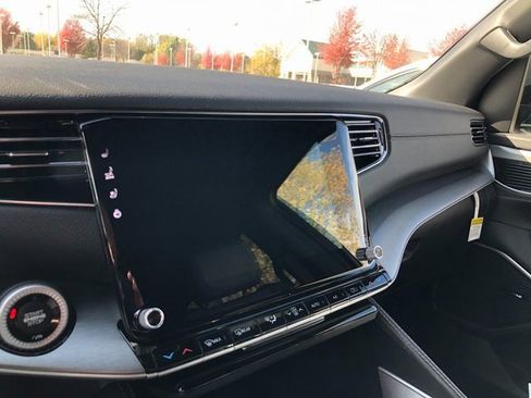 New 2025 Jeep Wagoneer Series II w/ Convenience Group I image 10