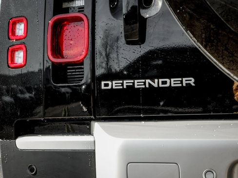 Used 2025 Land Rover Defender 110 S image 8