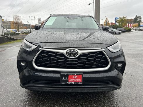 Certified 2024 Toyota Highlander XLE image 2