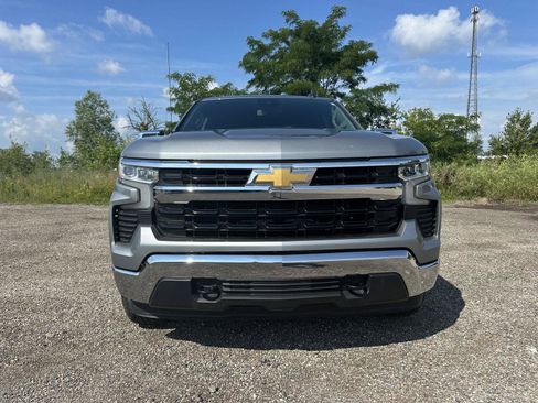 Used 2024 Chevrolet Silverado 1500 LT AWD/4WD image 2