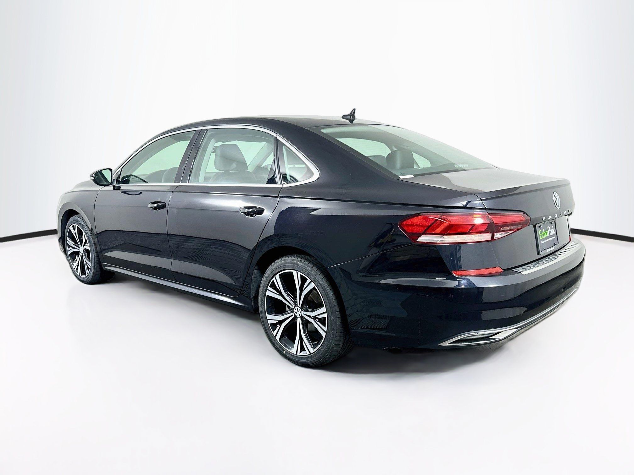 Used 2022 Volkswagen Passat 2.0T SE FWD image 5