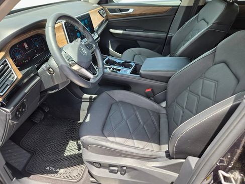 Used 2024 Volkswagen Atlas SE w/ Panoramic Sunroof Package FWD image 15