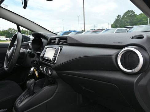 Used 2023 Nissan Versa S FWD image 28
