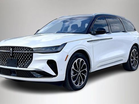 Used 2024 Lincoln Nautilus Reserve w/ Equipment Group 202A image 2