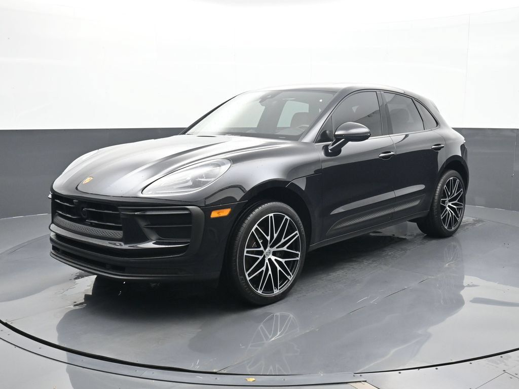 Certified 2025 Porsche Macan AWD/4WD image 1