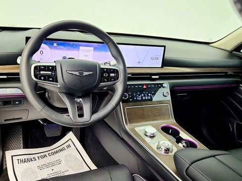 Used 2025 Genesis GV80 2.5T Prestige AWD/4WD image 13