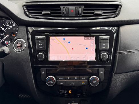 Used 2019 Nissan Rogue SL image 16