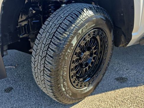 Used 2025 Toyota Tacoma SR5 image 31