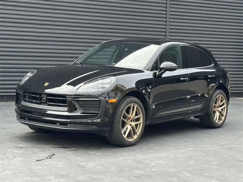 Used 2025 Porsche Macan image 1