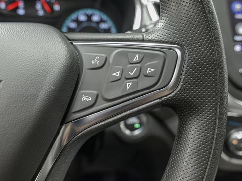 Used 2024 Chevrolet Equinox LS FWD image 19