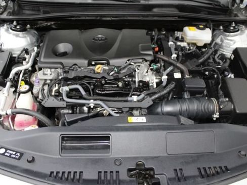 Used 2018 Toyota Camry LE FWD image 25