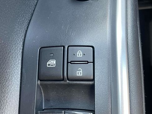 Used 2024 Toyota Highlander XSE image 11