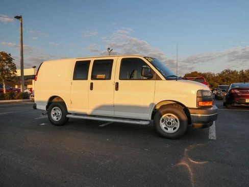 Used 2024 GMC Savana 2500 w/ Driver Convenience Package RWD image 12