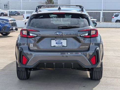 Used 2025 Subaru Crosstrek 2.0i Premium image 4