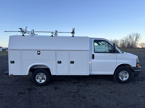 New 2025 Chevrolet Express 3500 w/ Power Convenience Package image 9