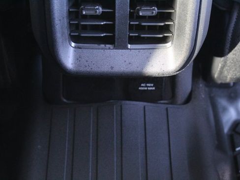 Used 2025 Ford Bronco Badlands image 18