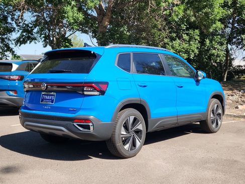 New 2025 Volkswagen Taos SE image 3
