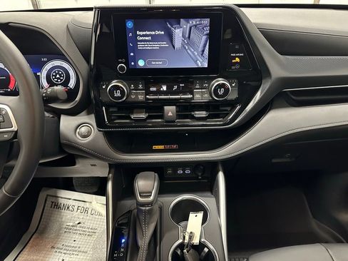Used 2025 Toyota Highlander XSE image 25