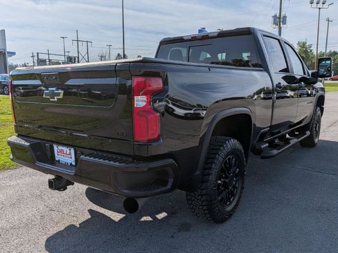 Used 2022 Chevrolet Silverado 2500 LTZ w/ LTZ Plus Package AWD/4WD image 8