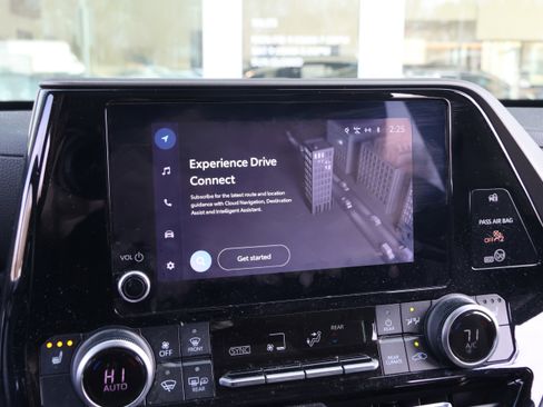 Used 2023 Toyota Highlander XLE image 22