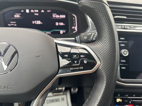 Certified 2022 Volkswagen Tiguan SEL R-Line image 16