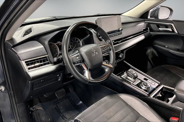 Used 2024 Mitsubishi Outlander SE FWD image 16