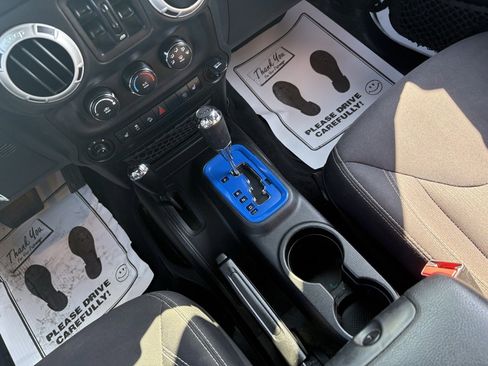 Used 2015 Jeep Wrangler Unlimited Sahara w/ Connectivity Group image 33