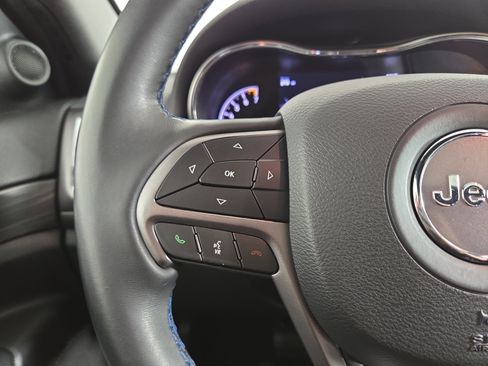 Used 2019 Jeep Grand Cherokee Laredo AWD/4WD image 16