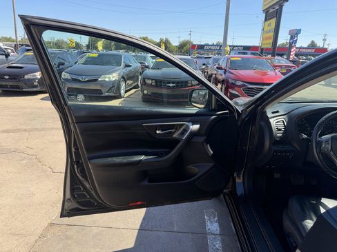 Used 2015 Nissan Altima 2.5 SL w/ Technology Package FWD image 12
