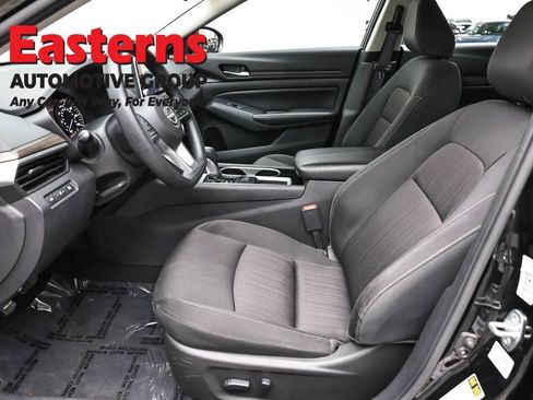 Used 2024 Nissan Altima 2.5 SV FWD image 14