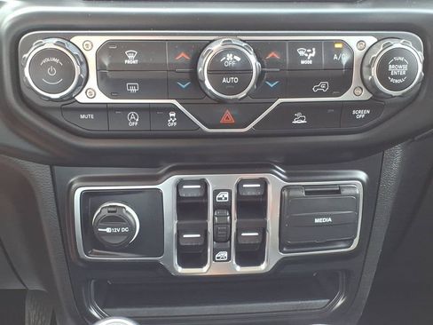 Used 2022 Jeep Wrangler Unlimited Sport AWD/4WD image 17