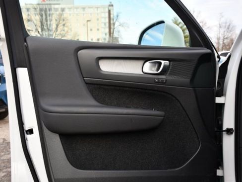 Certified 2025 Volvo XC40 B5 Core image 10