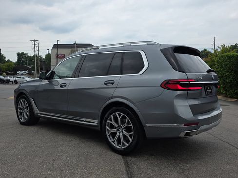 Used 2024 BMW X7 xDrive40i AWD/4WD image 3