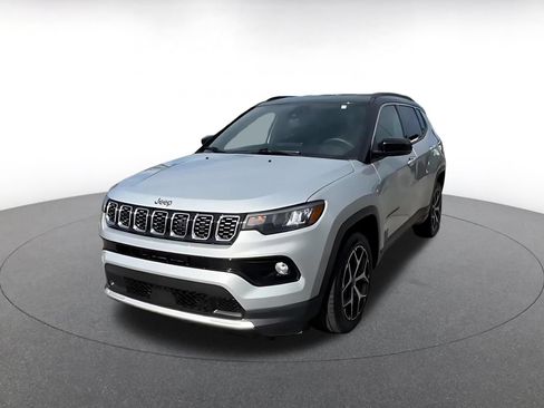 Used 2025 Jeep Compass Limited AWD/4WD image 5