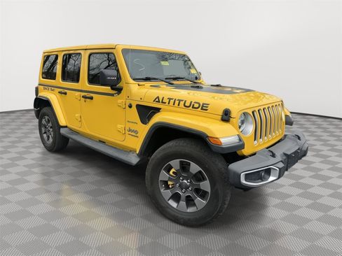 Used 2019 Jeep Wrangler Unlimited Sahara w/ Advanced Safety Group image 3