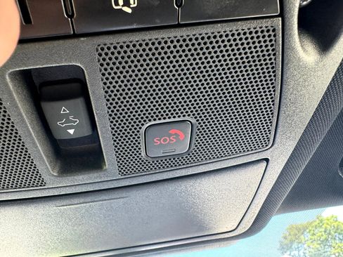 Used 2017 INFINITI Q60 2.0t w/ Premium Plus Package 2.0T image 28