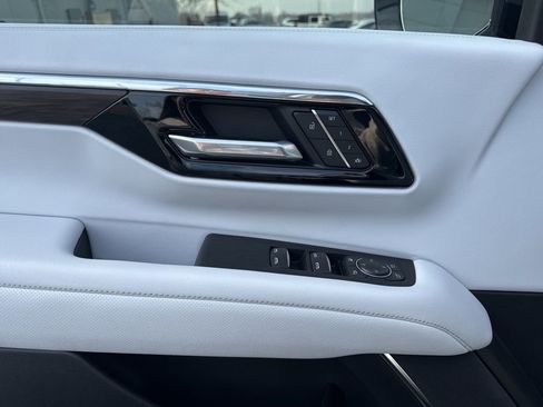 Used 2025 Chevrolet Tahoe Premier image 11