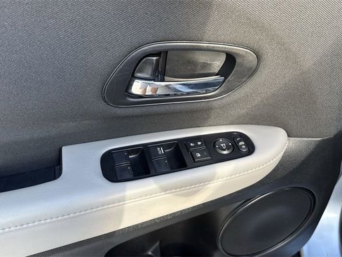 Used 2020 Honda HR-V LX image 41