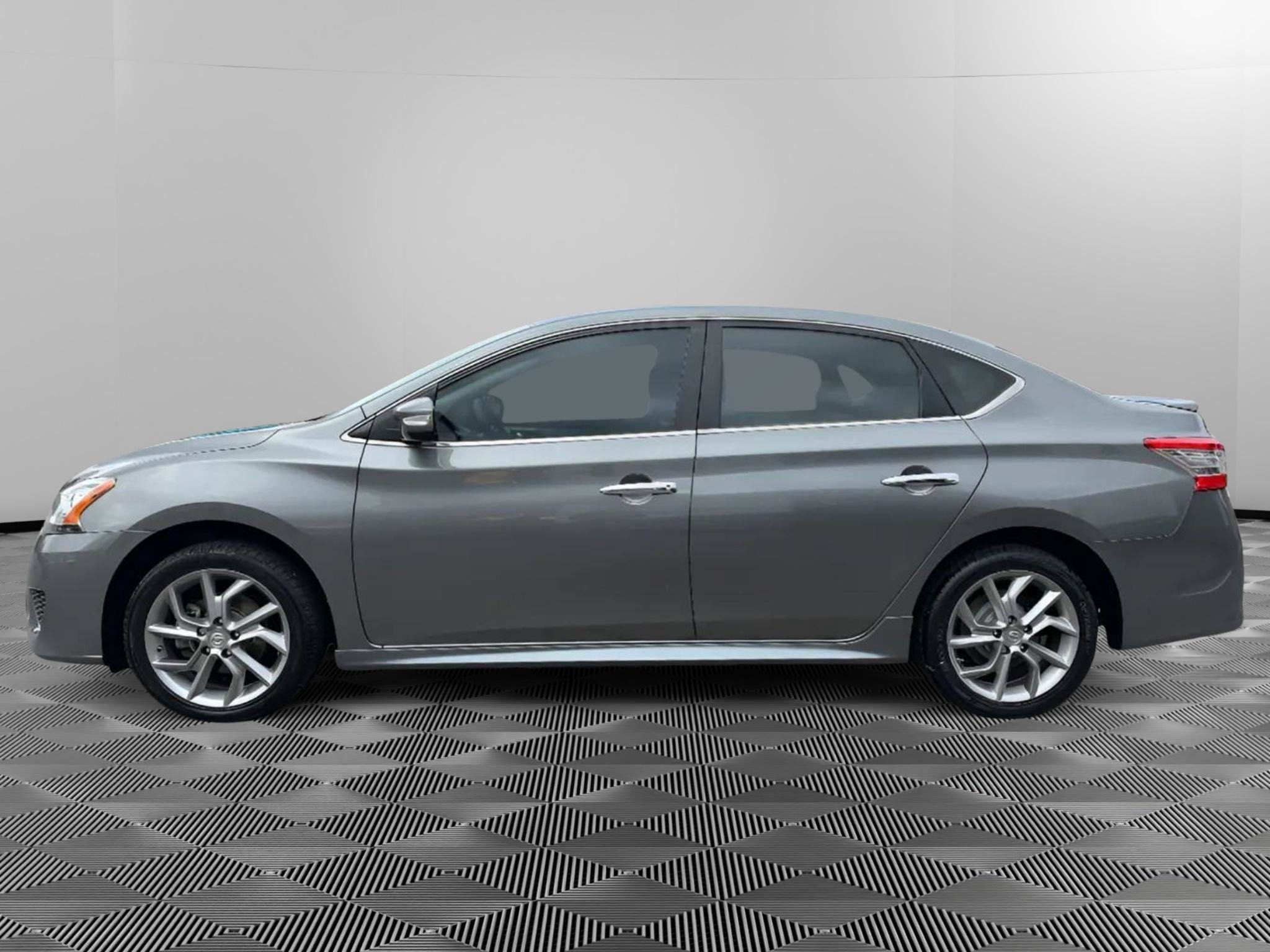 Used 2015 Nissan Sentra SR w/ Navigation Package FWD image 5