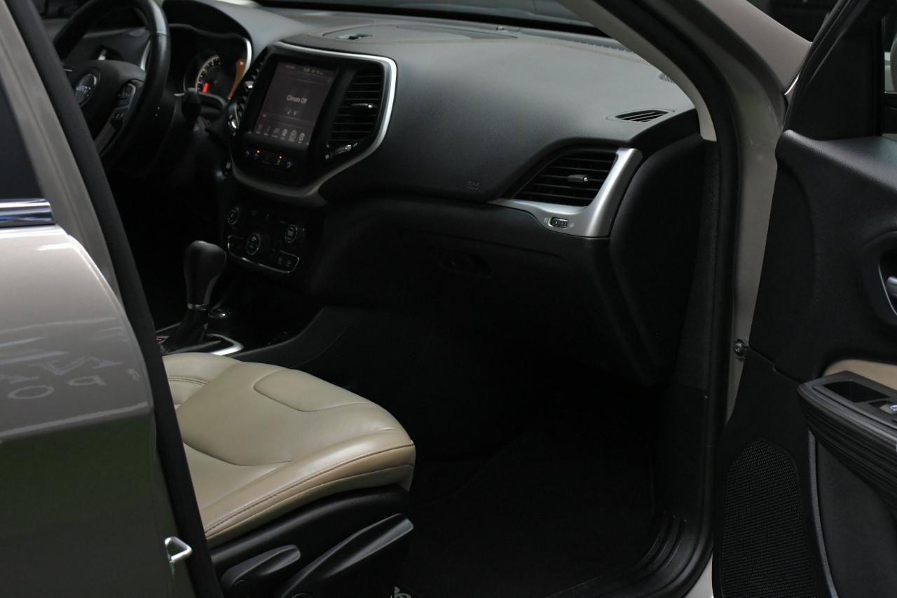 Used 2016 Jeep Cherokee Limited AWD/4WD image 35