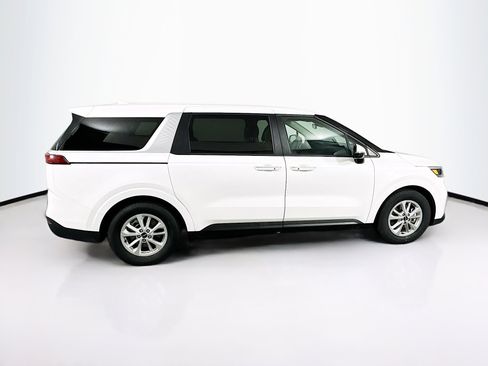 Used 2024 Kia Carnival LX image 10